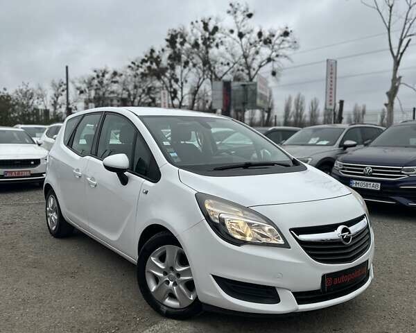 Белый Опель Мерива, объемом двигателя 1.6 л и пробегом 198 тыс. км за 8500 $, фото 2 на Automoto.ua