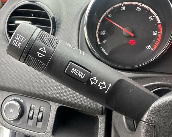 Белый Опель Мерива, объемом двигателя 1.6 л и пробегом 198 тыс. км за 8500 $, фото 28 на Automoto.ua