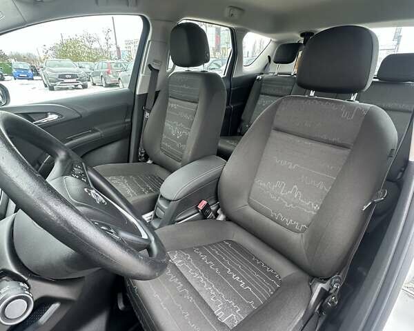 Білий Опель Меріва, об'ємом двигуна 1.6 л та пробігом 200 тис. км за 7500 $, фото 14 на Automoto.ua