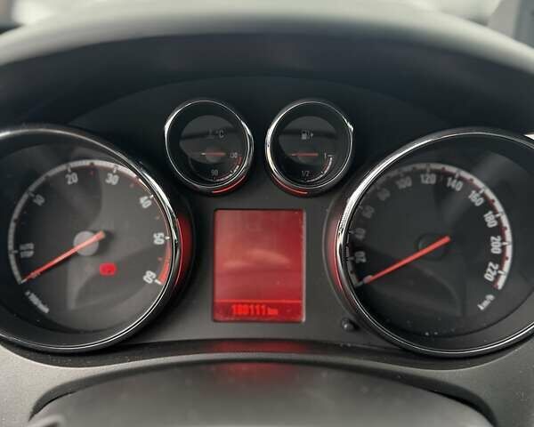 Белый Опель Мерива, объемом двигателя 1.6 л и пробегом 198 тыс. км за 8500 $, фото 24 на Automoto.ua