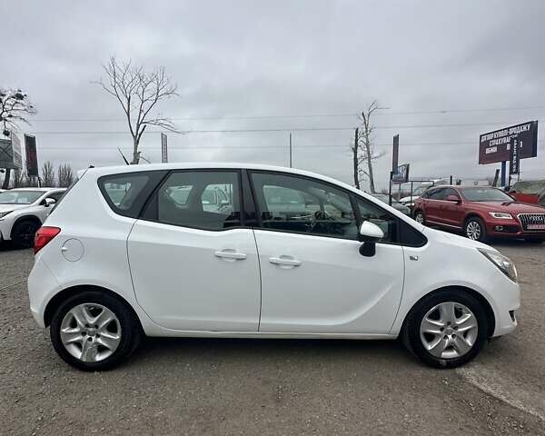 Белый Опель Мерива, объемом двигателя 1.6 л и пробегом 198 тыс. км за 8500 $, фото 5 на Automoto.ua