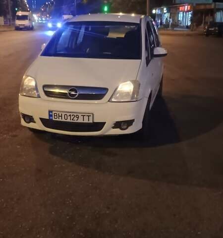 Белый Опель Мерива, объемом двигателя 1.3 л и пробегом 200 тыс. км за 3800 $, фото 4 на Automoto.ua
