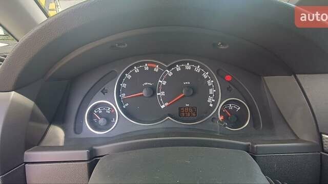 Белый Опель Мерива, объемом двигателя 1.3 л и пробегом 200 тыс. км за 3800 $, фото 6 на Automoto.ua