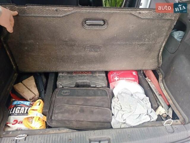 Белый Опель Мерива, объемом двигателя 1.3 л и пробегом 280 тыс. км за 5200 $, фото 12 на Automoto.ua