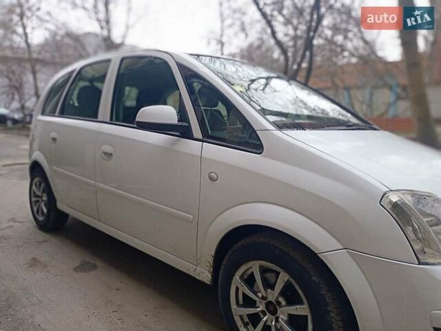 Белый Опель Мерива, объемом двигателя 1.3 л и пробегом 280 тыс. км за 5200 $, фото 2 на Automoto.ua