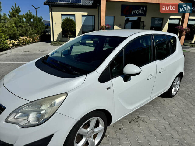 Белый Опель Мерива, объемом двигателя 1.7 л и пробегом 265 тыс. км за 5200 $, фото 7 на Automoto.ua
