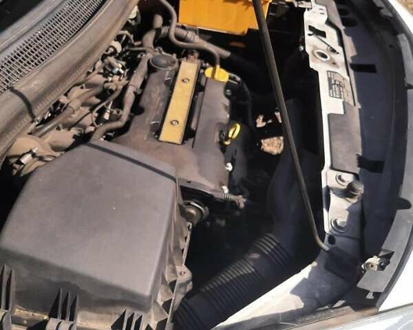 Білий Опель Меріва, об'ємом двигуна 1.4 л та пробігом 222 тис. км за 7700 $, фото 13 на Automoto.ua