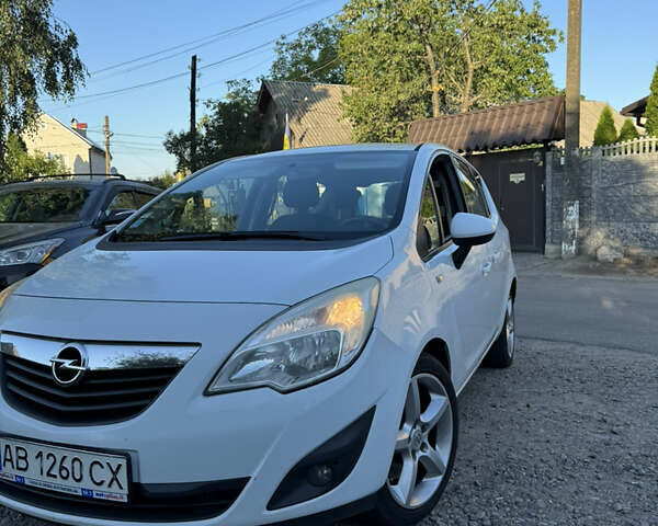 Белый Опель Мерива, объемом двигателя 1.69 л и пробегом 264 тыс. км за 4499 $, фото 2 на Automoto.ua
