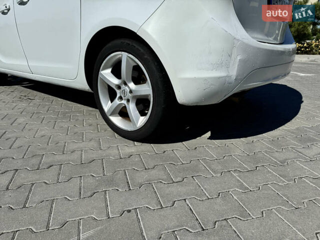 Белый Опель Мерива, объемом двигателя 1.7 л и пробегом 265 тыс. км за 5200 $, фото 4 на Automoto.ua
