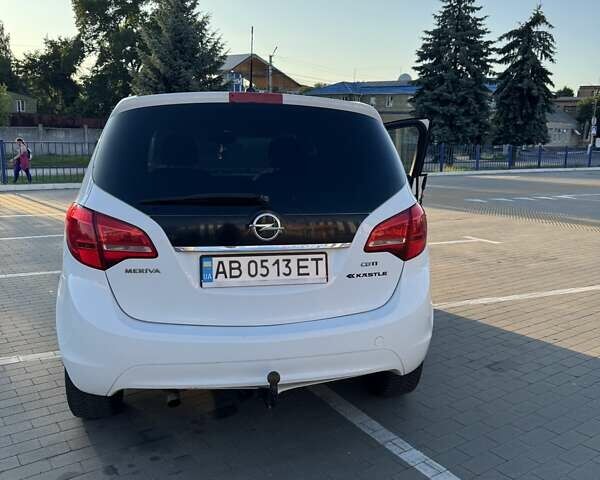 Белый Опель Мерива, объемом двигателя 1.69 л и пробегом 300 тыс. км за 6000 $, фото 1 на Automoto.ua