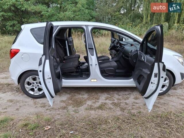 Белый Опель Мерива, объемом двигателя 1.69 л и пробегом 180 тыс. км за 7000 $, фото 14 на Automoto.ua