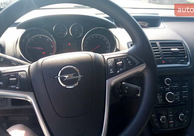 Белый Опель Мерива, объемом двигателя 1.25 л и пробегом 225 тыс. км за 7200 $, фото 6 на Automoto.ua