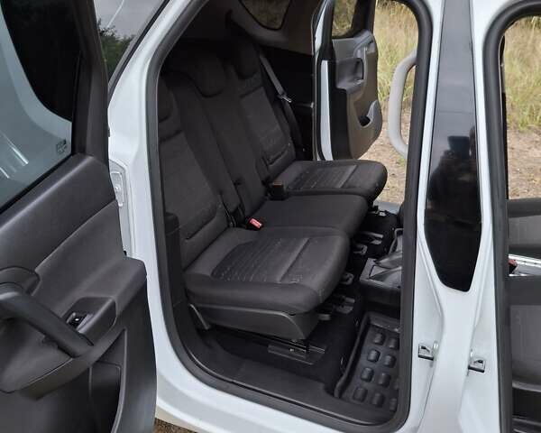 Белый Опель Мерива, объемом двигателя 1.69 л и пробегом 180 тыс. км за 7000 $, фото 15 на Automoto.ua