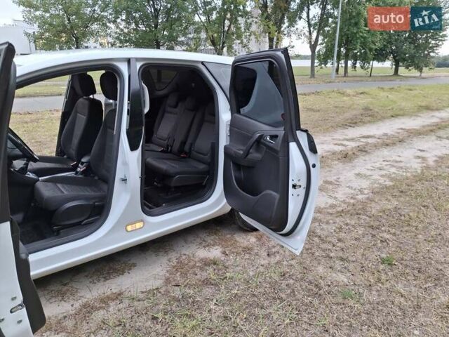 Белый Опель Мерива, объемом двигателя 1.69 л и пробегом 180 тыс. км за 7000 $, фото 13 на Automoto.ua