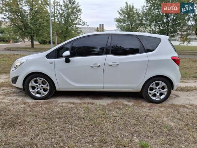Белый Опель Мерива, объемом двигателя 1.69 л и пробегом 180 тыс. км за 7000 $, фото 7 на Automoto.ua