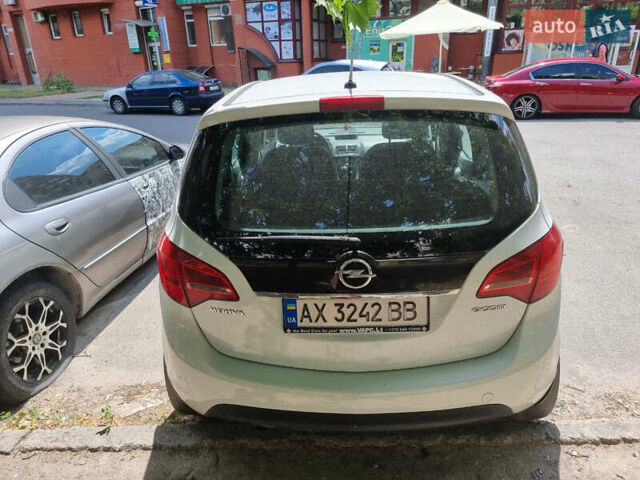 Белый Опель Мерива, объемом двигателя 1.25 л и пробегом 225 тыс. км за 7200 $, фото 1 на Automoto.ua