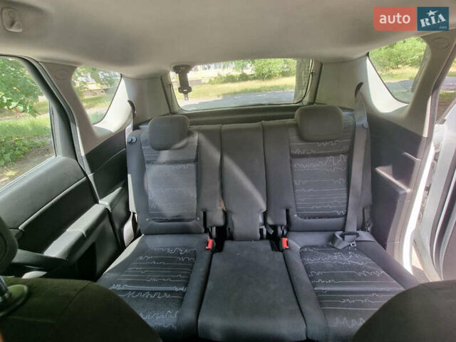 Белый Опель Мерива, объемом двигателя 1.25 л и пробегом 225 тыс. км за 7200 $, фото 5 на Automoto.ua