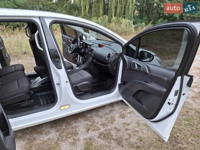 Белый Опель Мерива, объемом двигателя 1.69 л и пробегом 180 тыс. км за 7000 $, фото 19 на Automoto.ua
