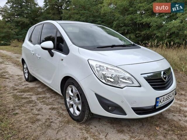Белый Опель Мерива, объемом двигателя 1.69 л и пробегом 180 тыс. км за 7000 $, фото 5 на Automoto.ua