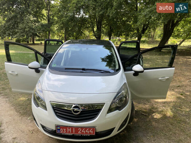 Білий Опель Меріва, об'ємом двигуна 1.4 л та пробігом 109 тис. км за 8300 $, фото 41 на Automoto.ua