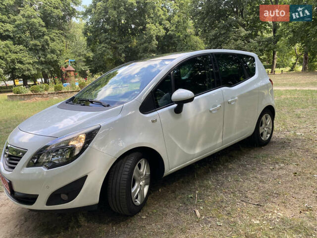 Білий Опель Меріва, об'ємом двигуна 1.4 л та пробігом 109 тис. км за 8300 $, фото 17 на Automoto.ua