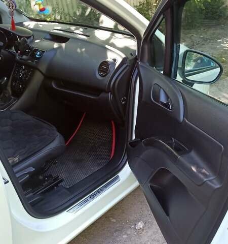 Белый Опель Мерива, объемом двигателя 1.36 л и пробегом 200 тыс. км за 8700 $, фото 6 на Automoto.ua