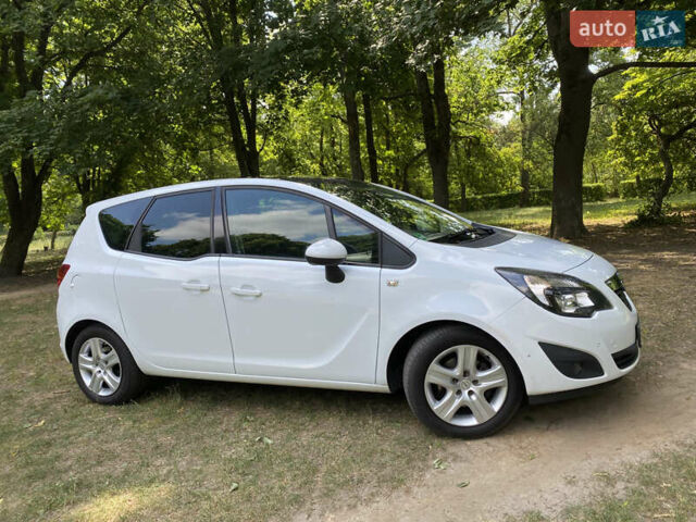 Білий Опель Меріва, об'ємом двигуна 1.4 л та пробігом 109 тис. км за 8300 $, фото 3 на Automoto.ua
