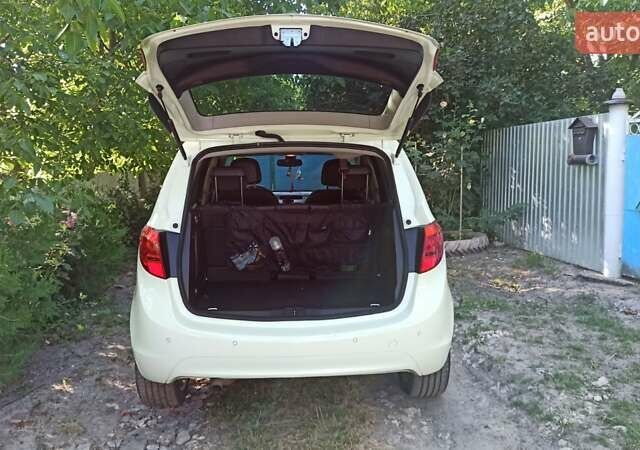 Белый Опель Мерива, объемом двигателя 1.36 л и пробегом 200 тыс. км за 8700 $, фото 17 на Automoto.ua