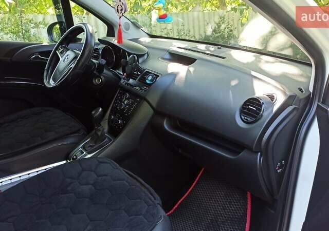 Белый Опель Мерива, объемом двигателя 1.36 л и пробегом 200 тыс. км за 8700 $, фото 3 на Automoto.ua