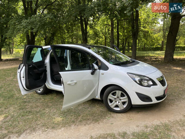 Білий Опель Меріва, об'ємом двигуна 1.4 л та пробігом 109 тис. км за 8300 $, фото 40 на Automoto.ua