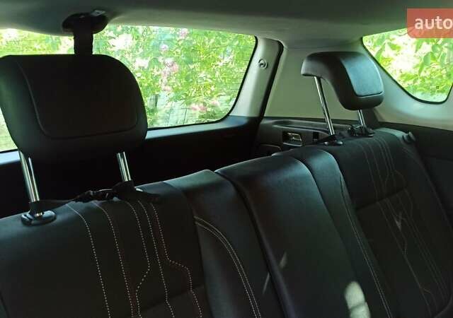 Белый Опель Мерива, объемом двигателя 1.36 л и пробегом 200 тыс. км за 8700 $, фото 10 на Automoto.ua