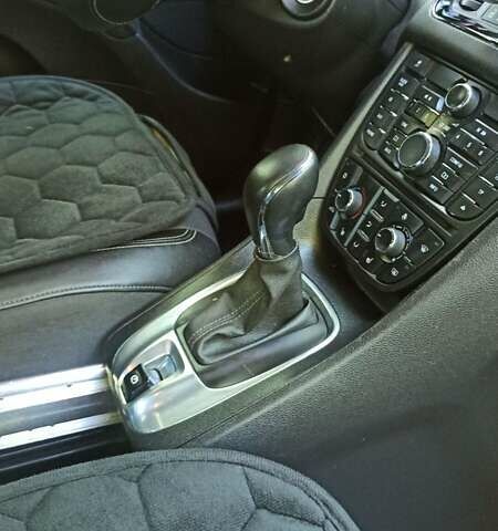 Белый Опель Мерива, объемом двигателя 1.36 л и пробегом 200 тыс. км за 8700 $, фото 4 на Automoto.ua