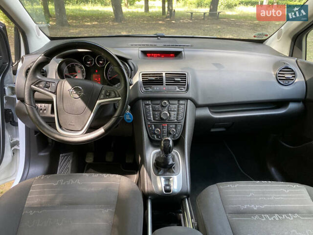 Білий Опель Меріва, об'ємом двигуна 1.4 л та пробігом 109 тис. км за 8300 $, фото 20 на Automoto.ua