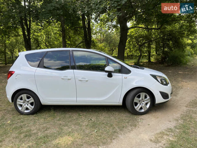 Білий Опель Меріва, об'ємом двигуна 1.4 л та пробігом 109 тис. км за 8300 $, фото 4 на Automoto.ua