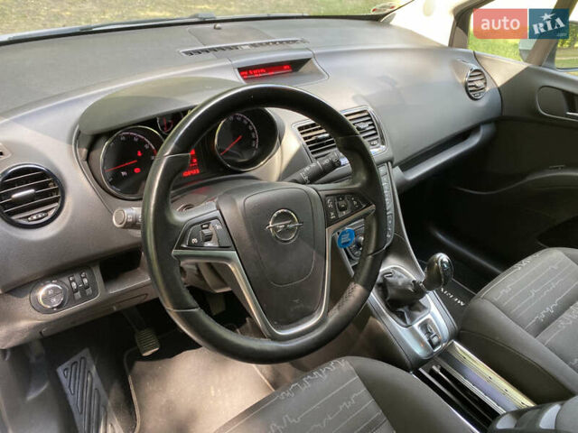 Білий Опель Меріва, об'ємом двигуна 1.4 л та пробігом 109 тис. км за 8300 $, фото 23 на Automoto.ua