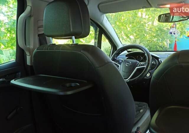 Белый Опель Мерива, объемом двигателя 1.36 л и пробегом 200 тыс. км за 8700 $, фото 11 на Automoto.ua