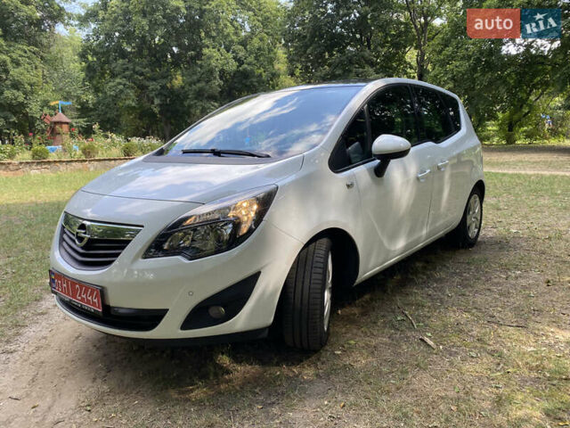 Білий Опель Меріва, об'ємом двигуна 1.4 л та пробігом 109 тис. км за 8300 $, фото 16 на Automoto.ua