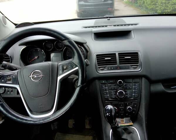 Белый Опель Мерива, объемом двигателя 1.2 л и пробегом 115 тыс. км за 6500 $, фото 2 на Automoto.ua