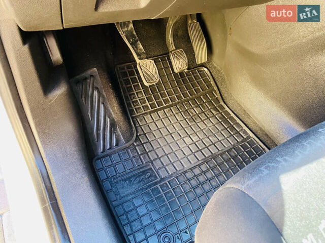 Опель Мерива 2013 в Харькове на Automoto.ua Белый Опель Мерива, объемом двигателя 1.69 л и пробегом 241 тыс. км за 6800 $, фото 20 на Automoto.ua