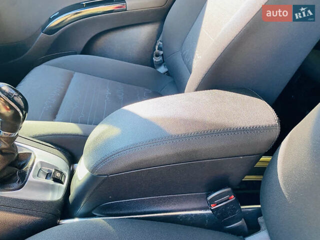 Опель Мерива 2013 в Харькове на Automoto.ua Белый Опель Мерива, объемом двигателя 1.69 л и пробегом 241 тыс. км за 6800 $, фото 49 на Automoto.ua