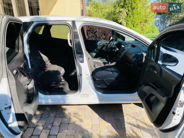 Опель Мерива 2013 в Харькове на Automoto.ua Белый Опель Мерива, объемом двигателя 1.69 л и пробегом 241 тыс. км за 6800 $, фото 31 на Automoto.ua