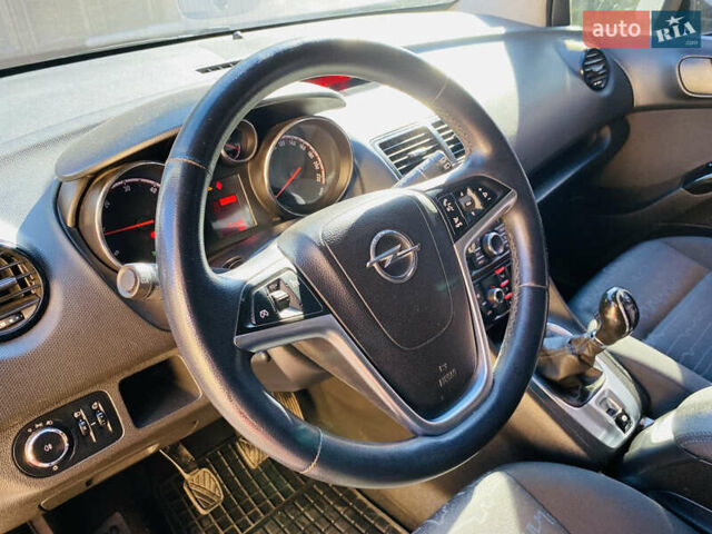 Опель Мерива 2013 в Харькове на Automoto.ua Белый Опель Мерива, объемом двигателя 1.69 л и пробегом 241 тыс. км за 6800 $, фото 3 на Automoto.ua