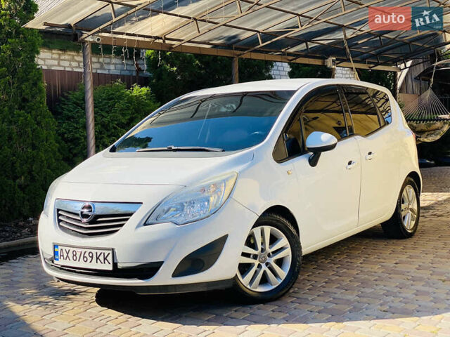 Белый Опель Мерива, объемом двигателя 1.69 л и пробегом 225 тыс. км за 6900 $, фото 40 на Automoto.ua