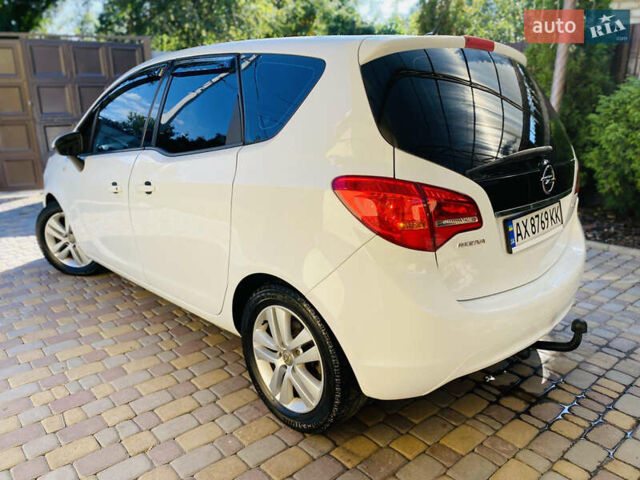 Опель Мерива 2013 в Харькове на Automoto.ua Белый Опель Мерива, объемом двигателя 1.69 л и пробегом 241 тыс. км за 6800 $, фото 1 на Automoto.ua