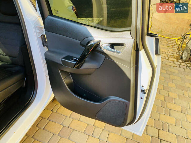 Опель Мерива 2013 в Харькове на Automoto.ua Белый Опель Мерива, объемом двигателя 1.69 л и пробегом 241 тыс. км за 6800 $, фото 26 на Automoto.ua