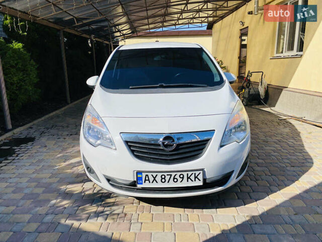 Белый Опель Мерива, объемом двигателя 1.69 л и пробегом 225 тыс. км за 6900 $, фото 33 на Automoto.ua