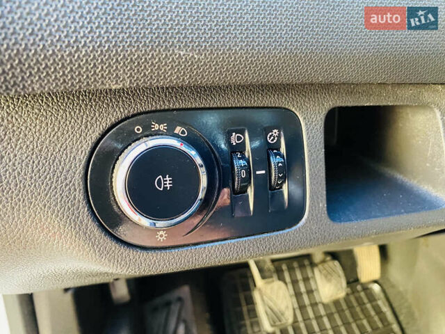 Опель Мерива 2013 в Харькове на Automoto.ua Белый Опель Мерива, объемом двигателя 1.69 л и пробегом 241 тыс. км за 6800 $, фото 28 на Automoto.ua