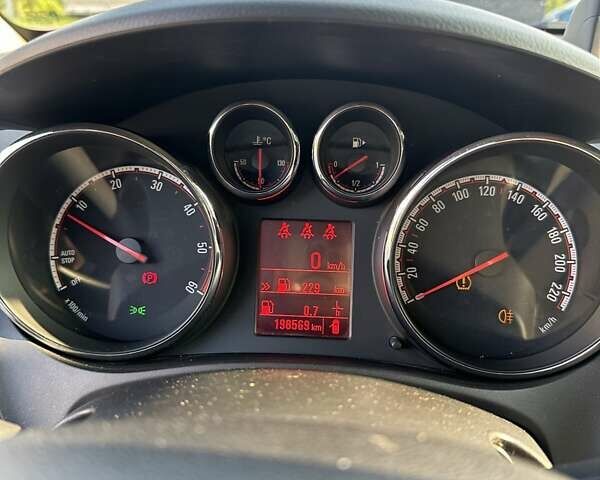 Белый Опель Мерива, объемом двигателя 1.6 л и пробегом 189 тыс. км за 8100 $, фото 11 на Automoto.ua