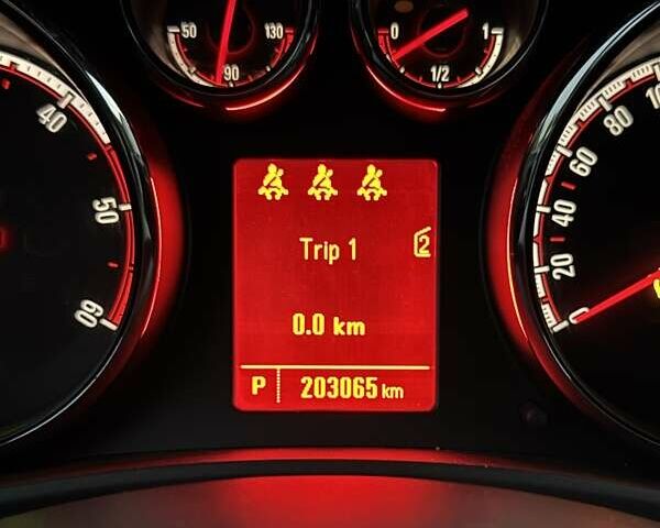 Белый Опель Мерива, объемом двигателя 1.69 л и пробегом 203 тыс. км за 9000 $, фото 9 на Automoto.ua