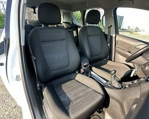 Белый Опель Мерива, объемом двигателя 1.6 л и пробегом 189 тыс. км за 8100 $, фото 12 на Automoto.ua